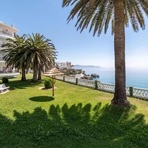 perfect-family-apartment-in-acapulco-playa-nerja.1costadelsol.com/